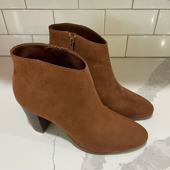 Old Navy Shoes - Old Navy Heeled Boot